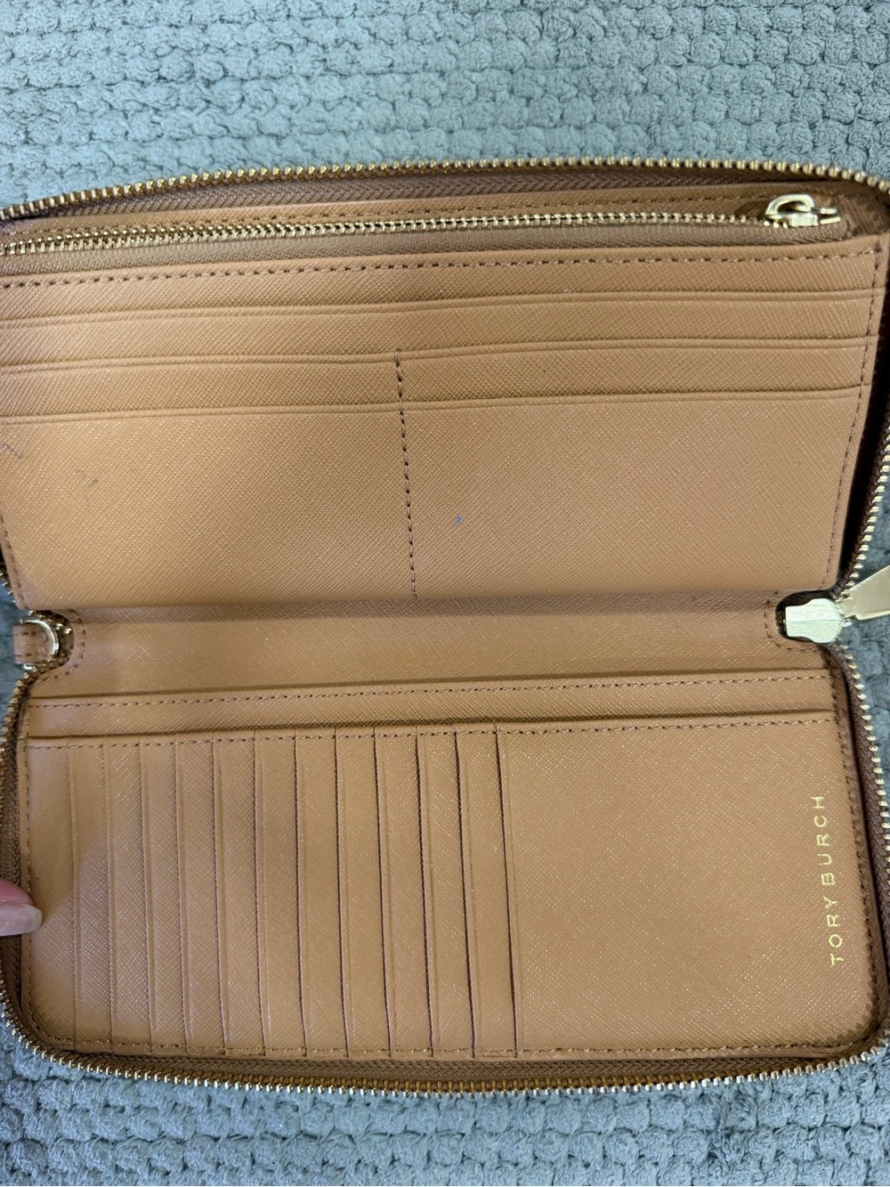Tory Burch Saffiano Zip Around Wallet in Camel with Gold Logo - Picture 2 of 4